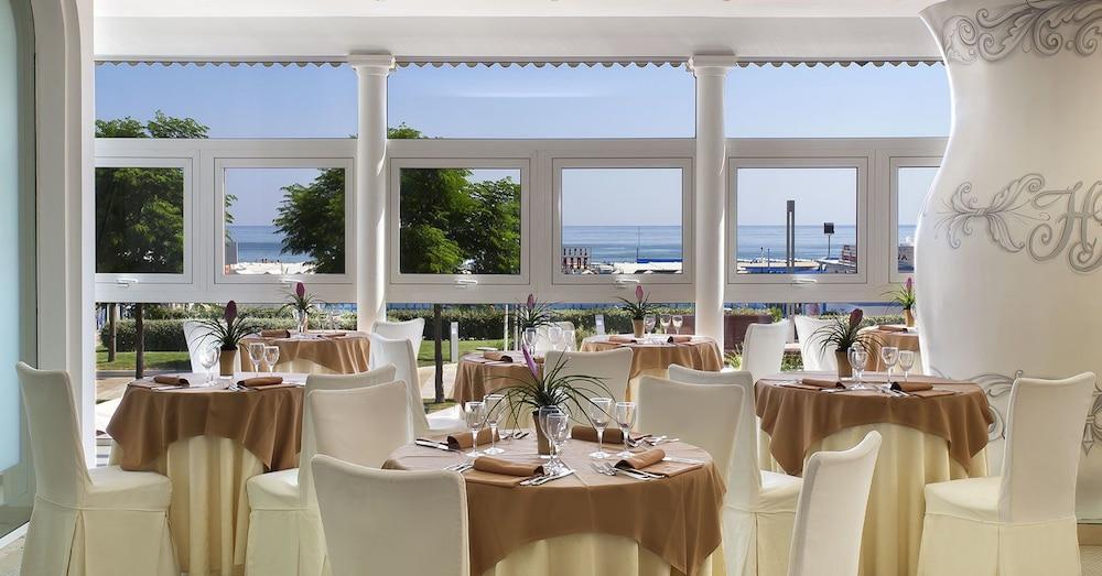 The Promenade Luxury Wellness Hotel Riccione Exterior foto